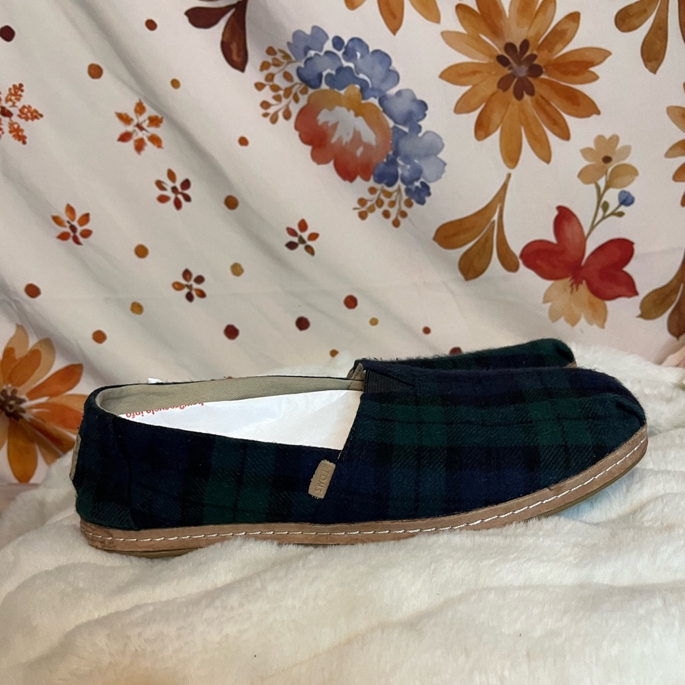 Toms Women’s 9.5M Green Blue Flannel Indoor Casual Lounge Comfy Slippers Fall